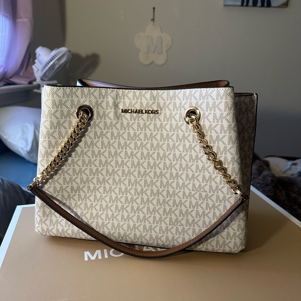 New never used Michael Kors
